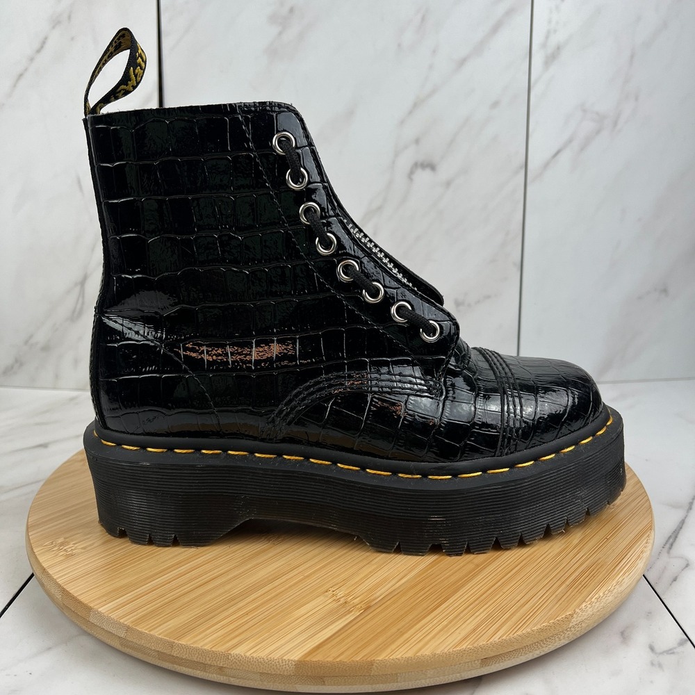 Dr. Doc Martens Sinclair Croc Embossed Womens Size 8 Black Leather Platform Boot